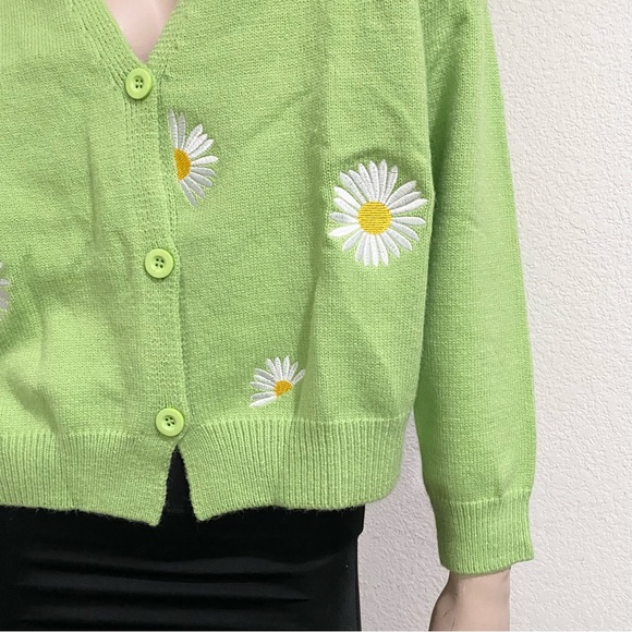 Embroidered Daisy Flower Green Knit Cardigan Women’s Sweater Size S/M - Picture 6 of 11